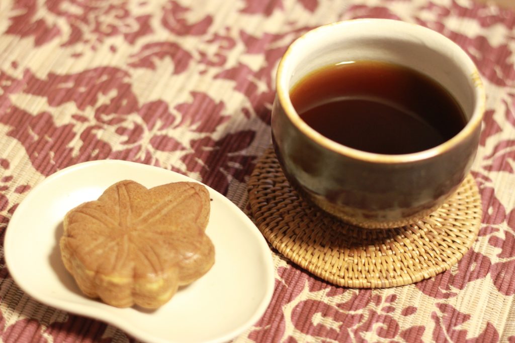 How to Make Tea With Leaves – Image courtesy of umehanayuuki from Pixabay 